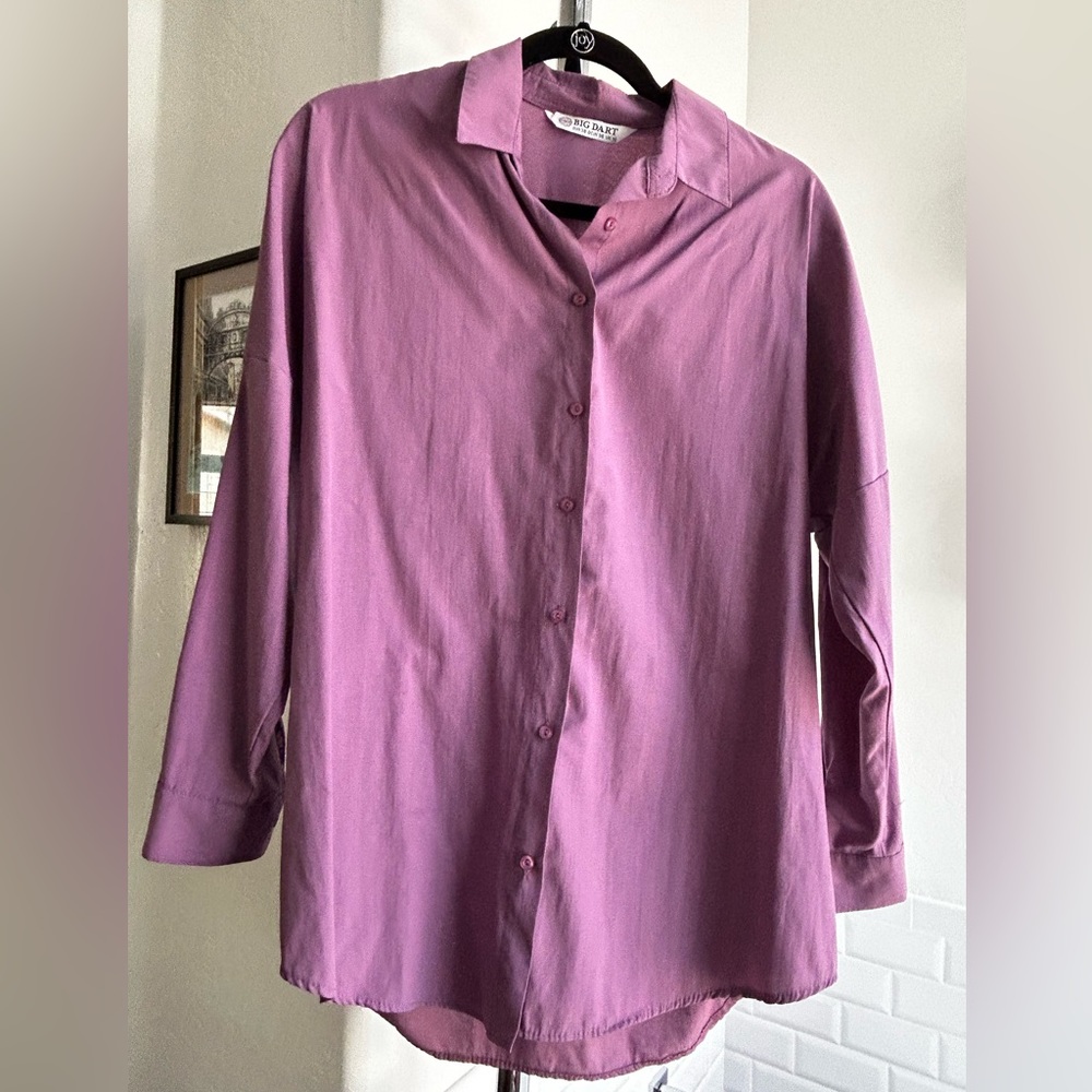 Beautiful lilac / periwinkle button up shirt
